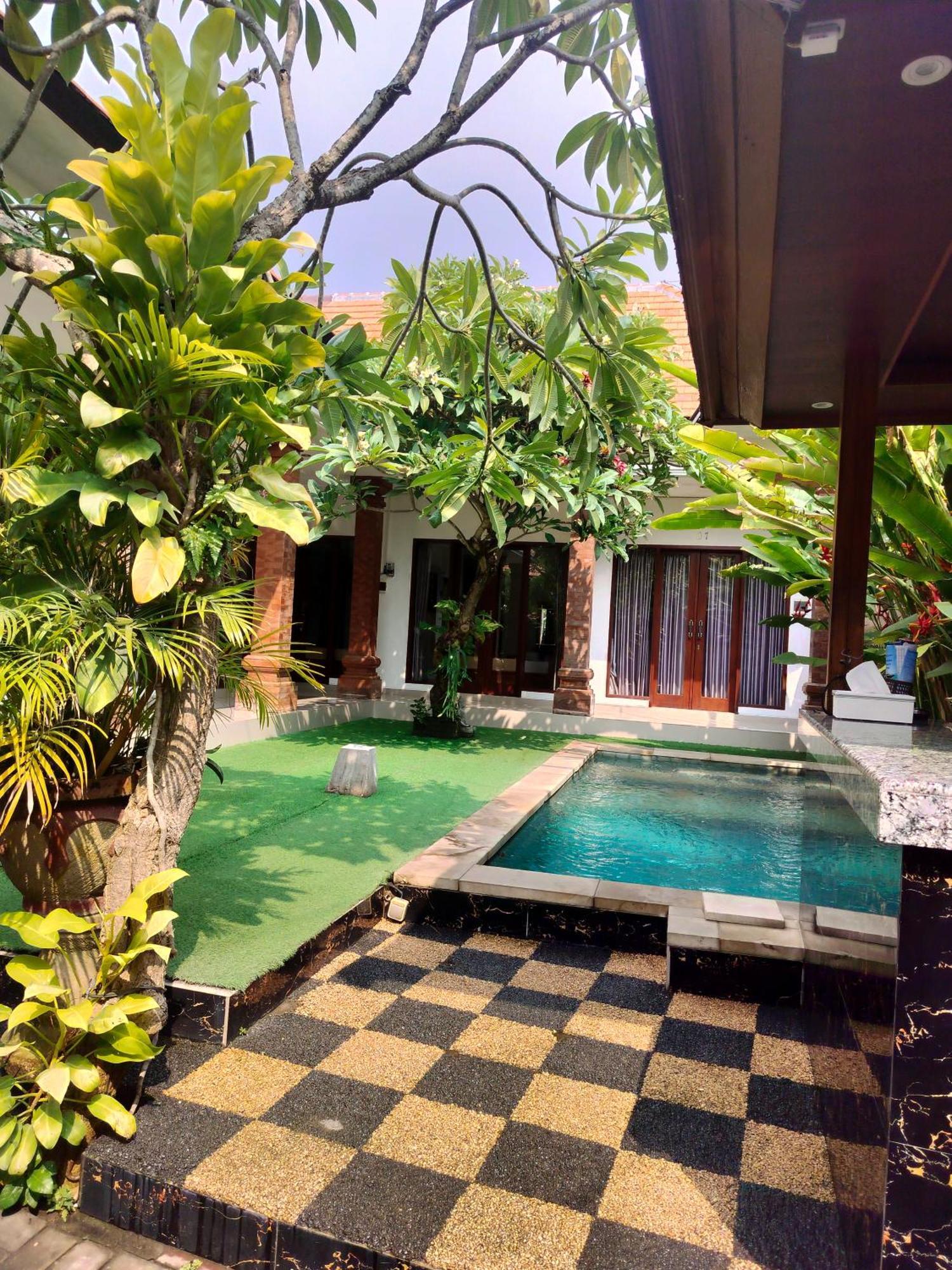 D&D Homestay Pesanggaran Ngoại thất bức ảnh