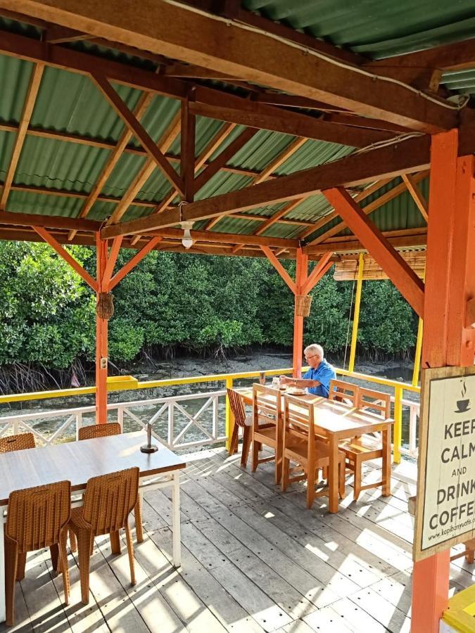D&D Homestay Pesanggaran Ngoại thất bức ảnh